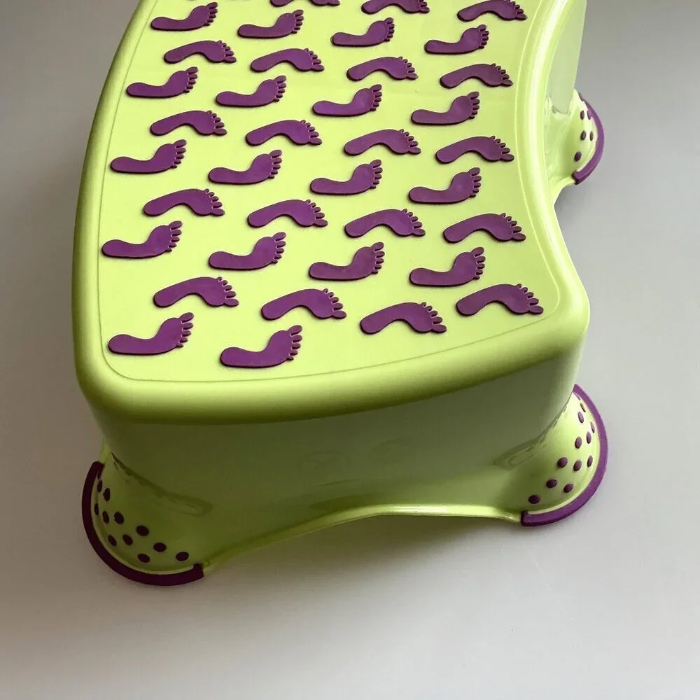 KIDS STEP STOOL PURPLE FEET